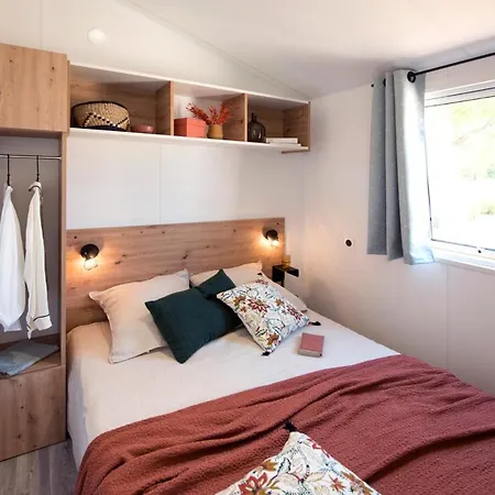 Camping Le Rey Louvie Juzon Exterior photo