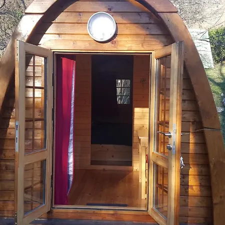 Camping Le Rey Louvie Juzon Exterior photo