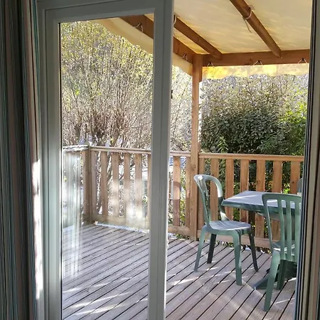 Camping Le Rey Louvie Juzon Exterior photo