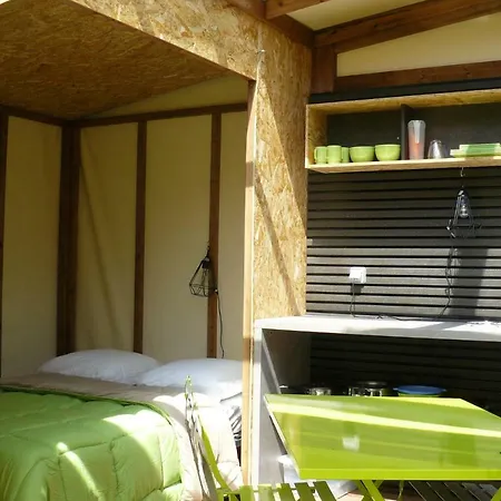 Camping Le Rey Louvie Juzon Exterior photo